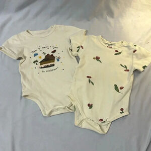 Norsu Organic - pair of short sleeved onesie tops/shirts. Size 6-12 months